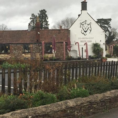 White Lion Hotel Yate Bagian luar foto