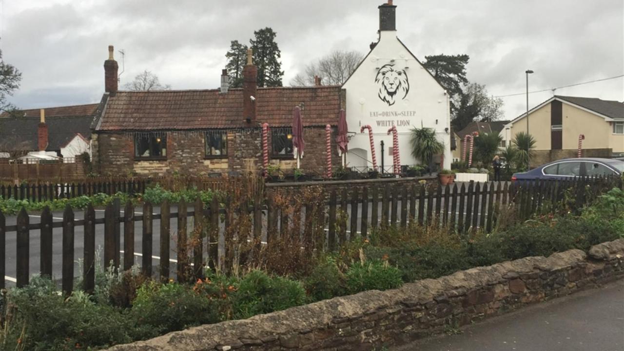 White Lion Hotel Yate Bagian luar foto