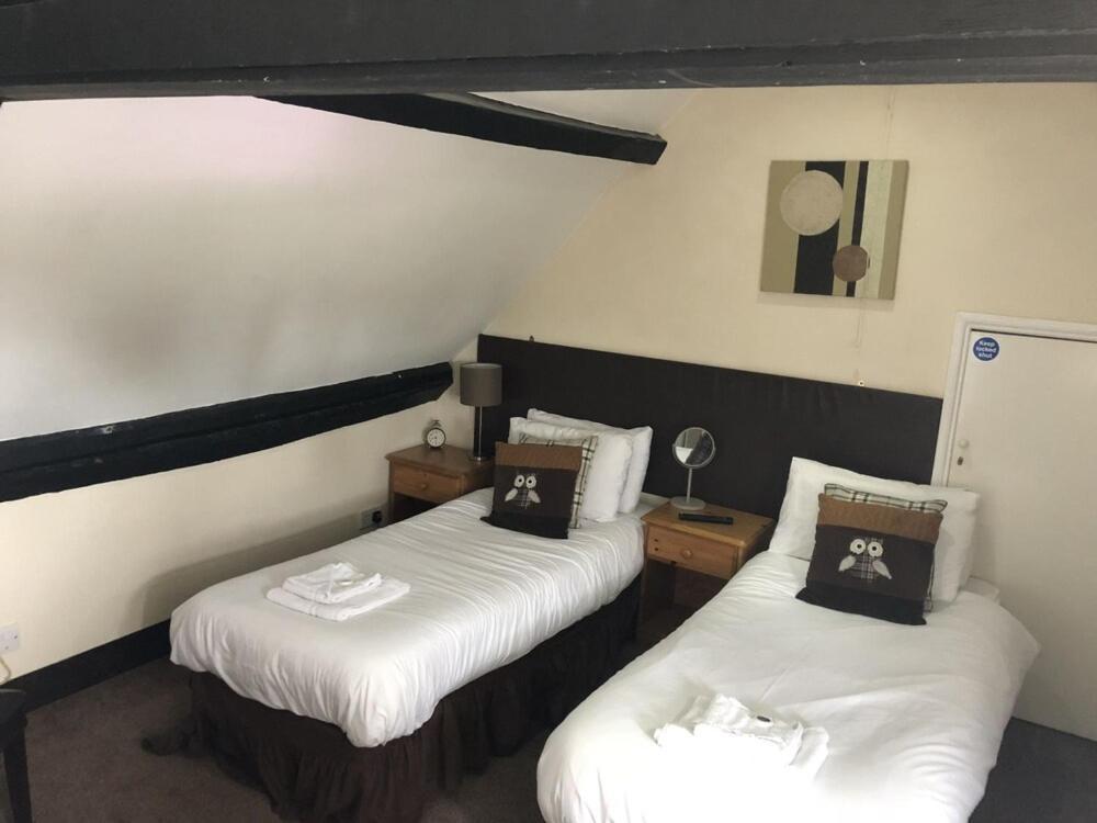 White Lion Hotel Yate Bagian luar foto