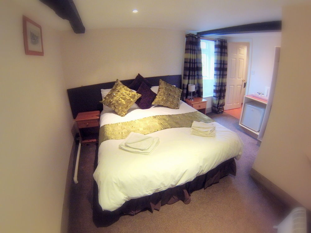 White Lion Hotel Yate Bagian luar foto