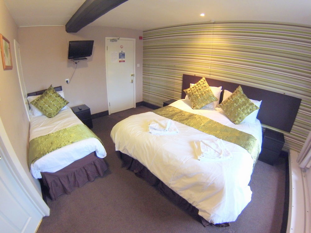 White Lion Hotel Yate Bagian luar foto