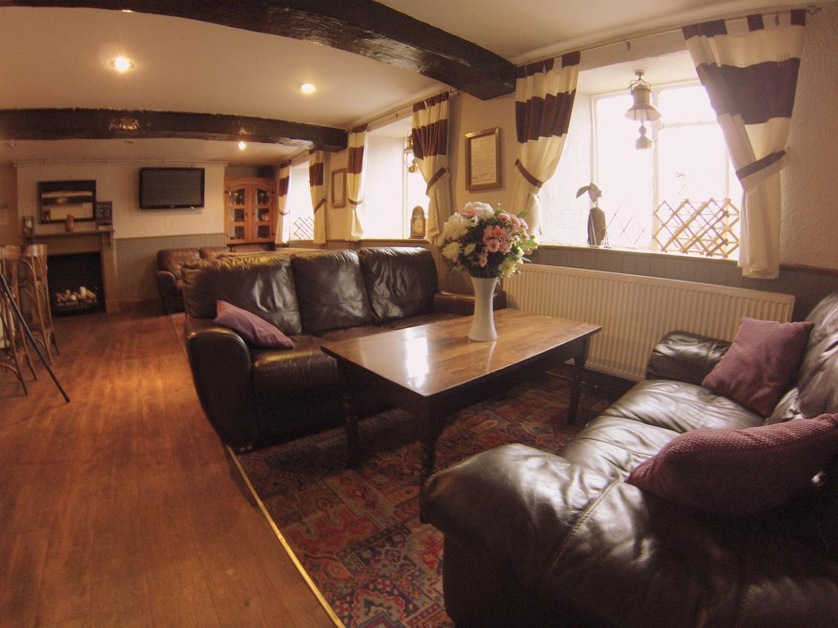 White Lion Hotel Yate Bagian luar foto