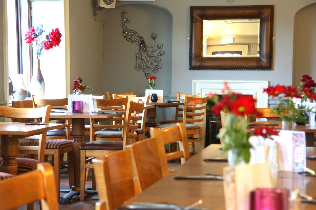 White Lion Hotel Yate Bagian luar foto