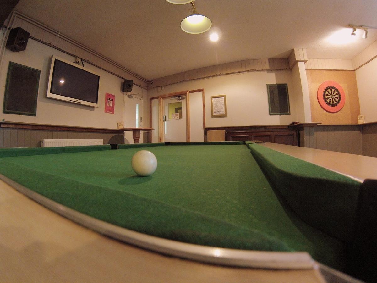 White Lion Hotel Yate Bagian luar foto