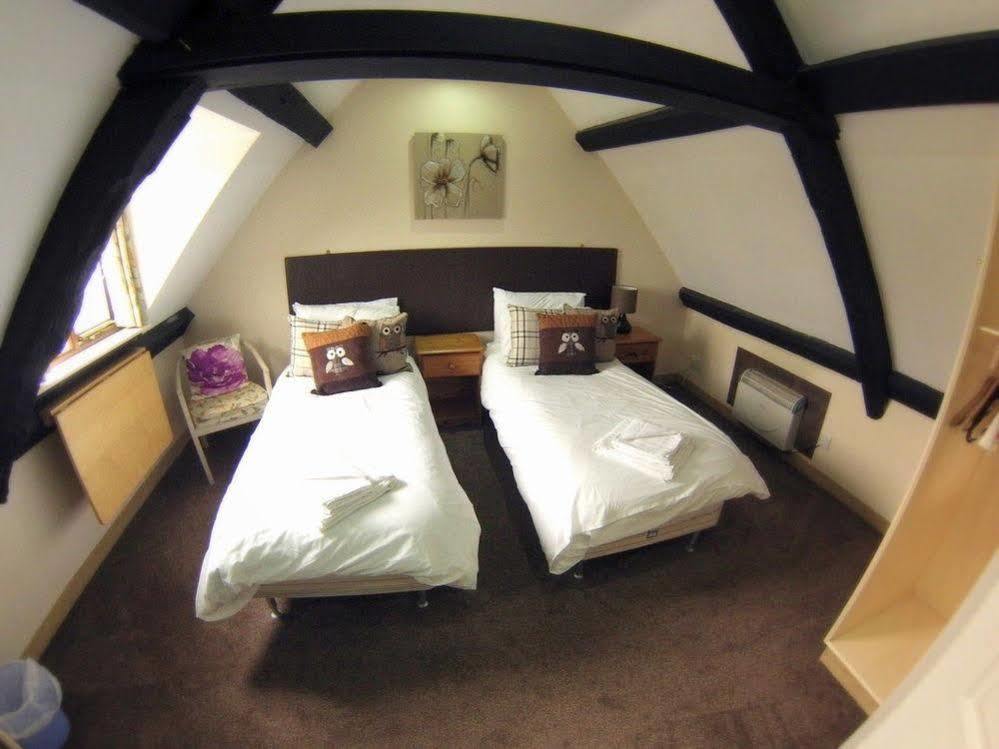 White Lion Hotel Yate Bagian luar foto