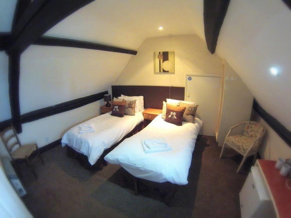 White Lion Hotel Yate Bagian luar foto
