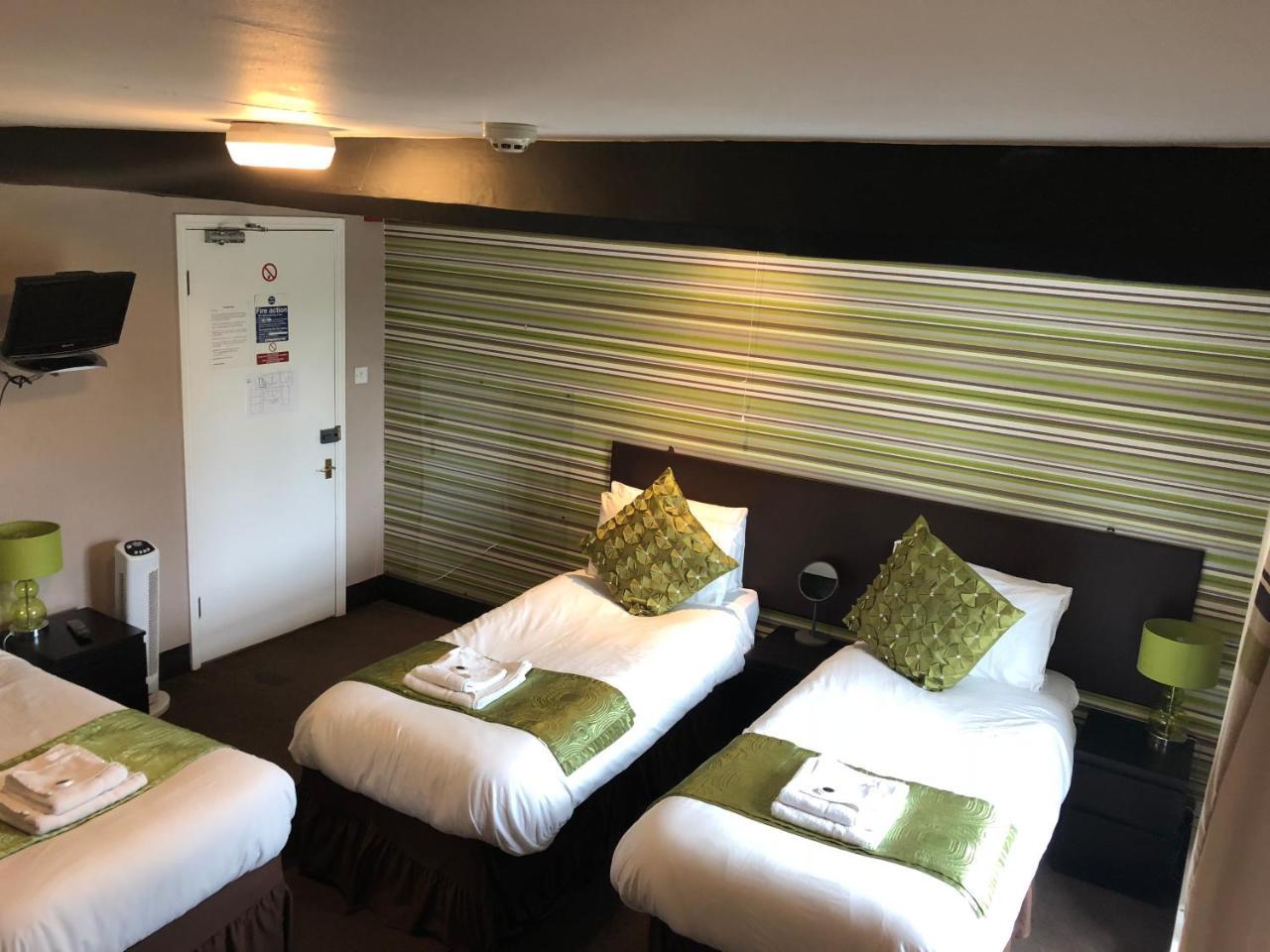White Lion Hotel Yate Bagian luar foto