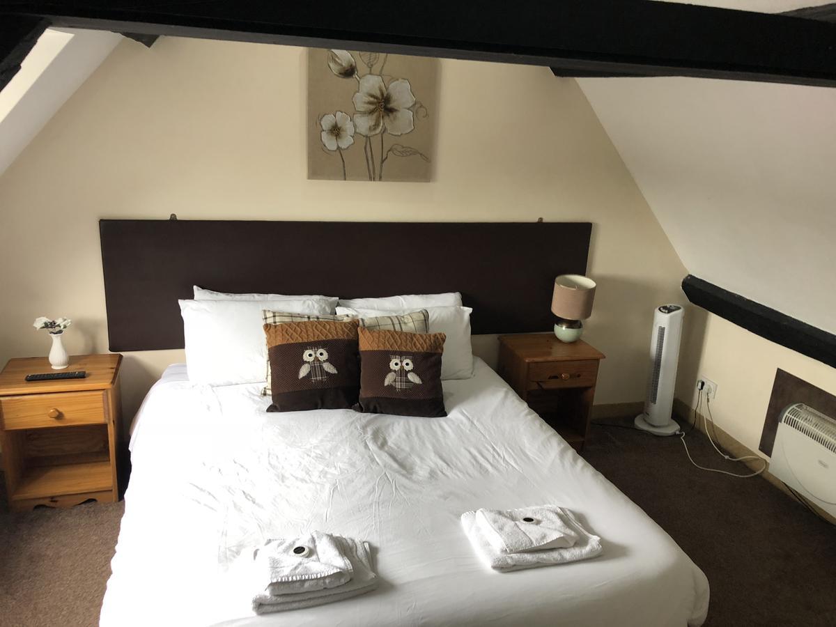 White Lion Hotel Yate Bagian luar foto