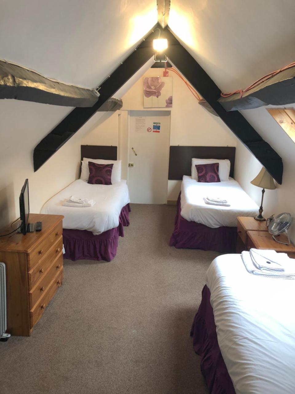 White Lion Hotel Yate Bagian luar foto