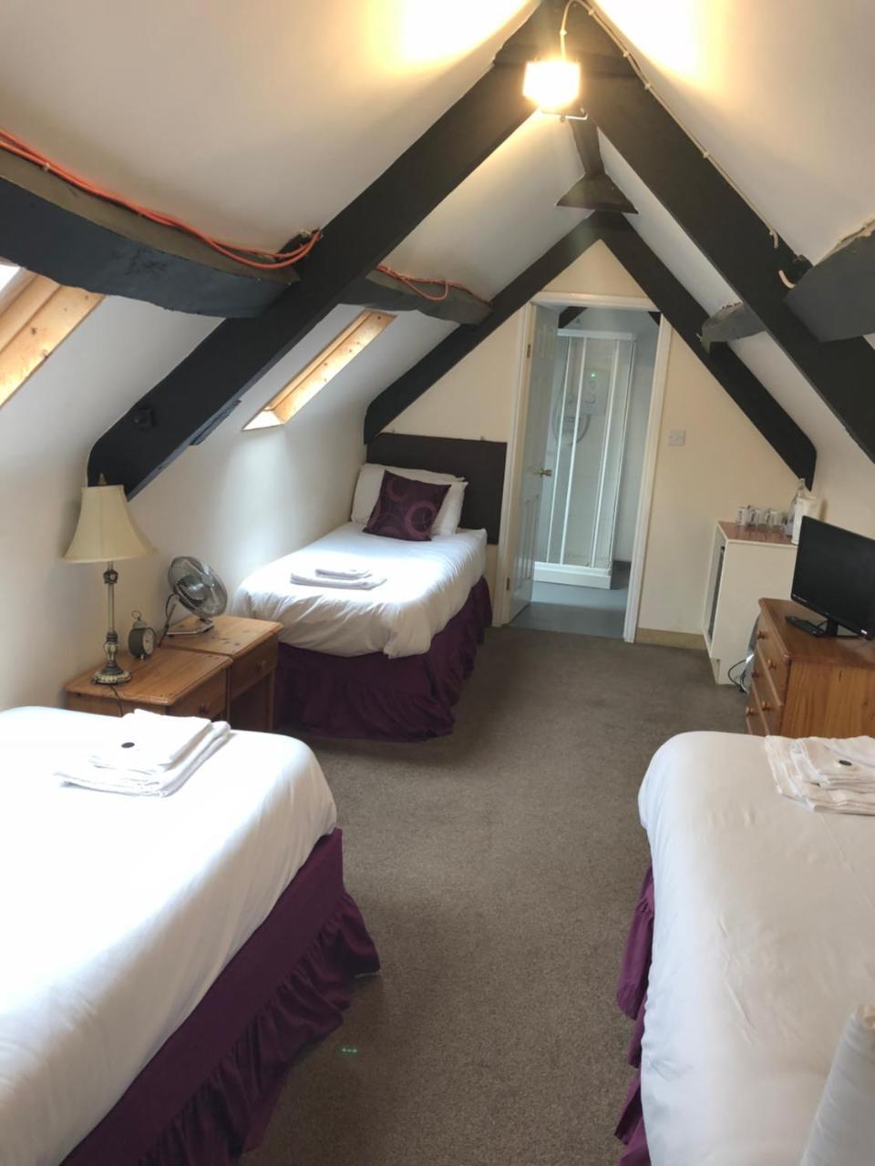 White Lion Hotel Yate Bagian luar foto